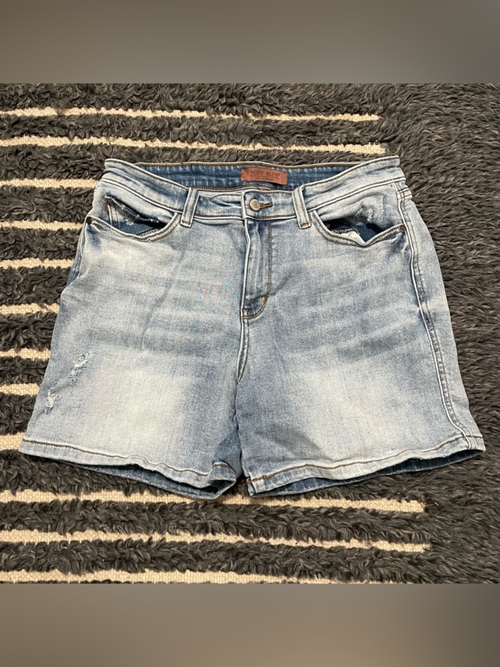 Judy Blue Denim Stretch Shorts Womens Size XL Distressed Light Wash Summer